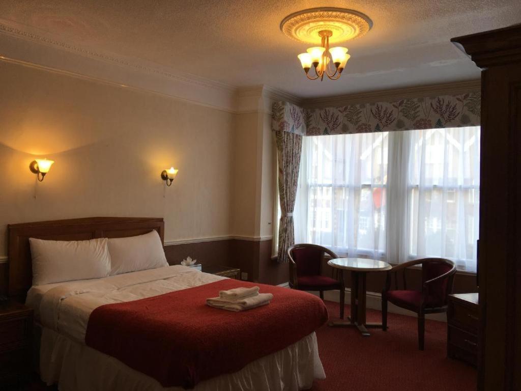 เดอะ กรอสเวอเนอร์ โฮเต็ล รักบี้ Hotel ภายนอก รูปภาพ