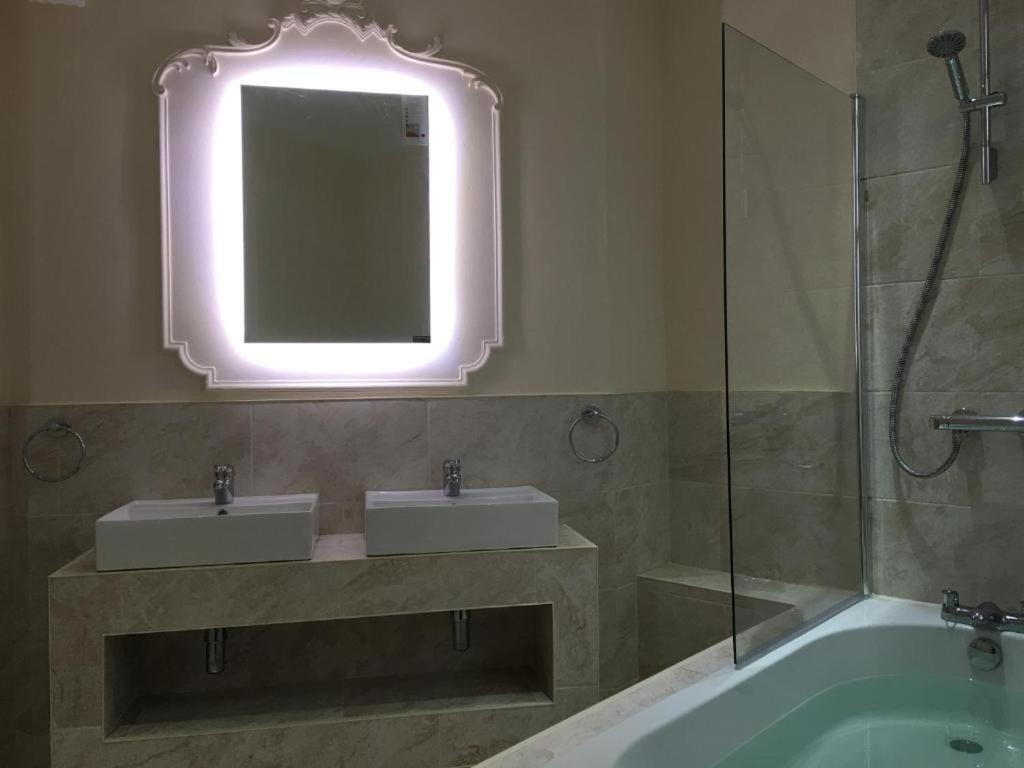 เดอะ กรอสเวอเนอร์ โฮเต็ล รักบี้ Hotel ภายนอก รูปภาพ