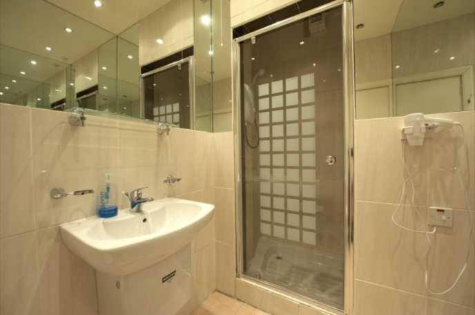 เดอะ กรอสเวอเนอร์ โฮเต็ล รักบี้ Hotel ภายนอก รูปภาพ