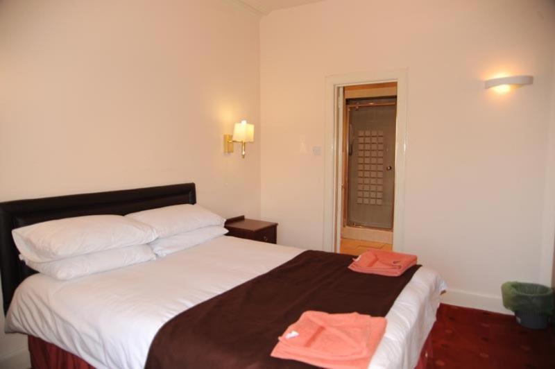 เดอะ กรอสเวอเนอร์ โฮเต็ล รักบี้ Hotel ภายนอก รูปภาพ