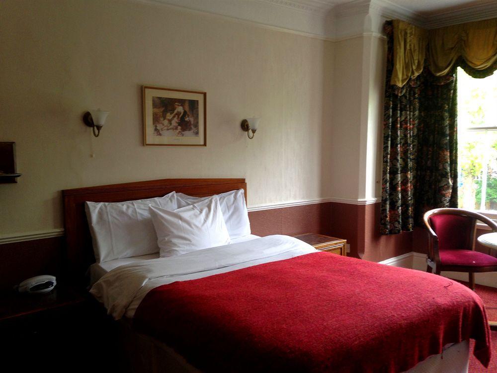เดอะ กรอสเวอเนอร์ โฮเต็ล รักบี้ Hotel ภายนอก รูปภาพ